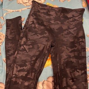 Spanx Black Camo Leggings, size M